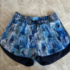 Reversible Lululemon shorts size 6